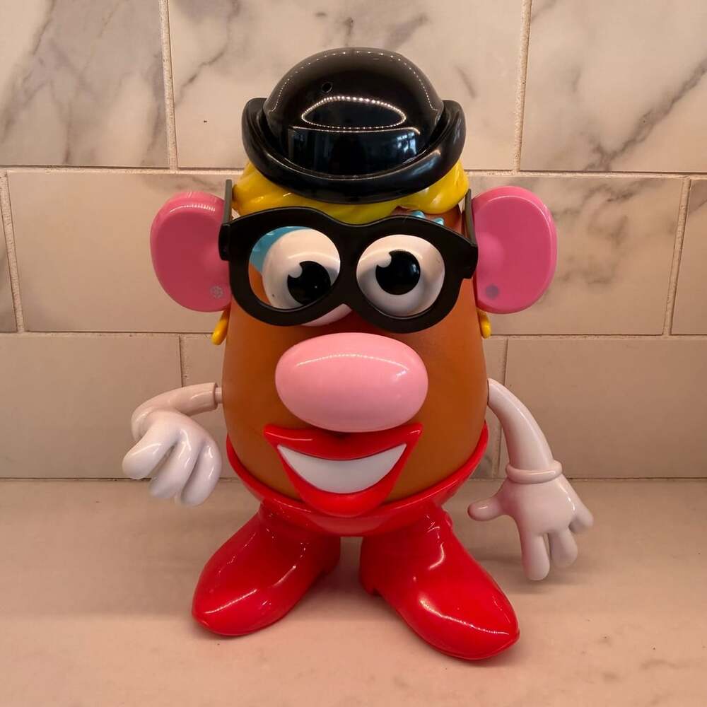 Hasbro Mrs Potato Head Classic Toy With Hat & Glasses